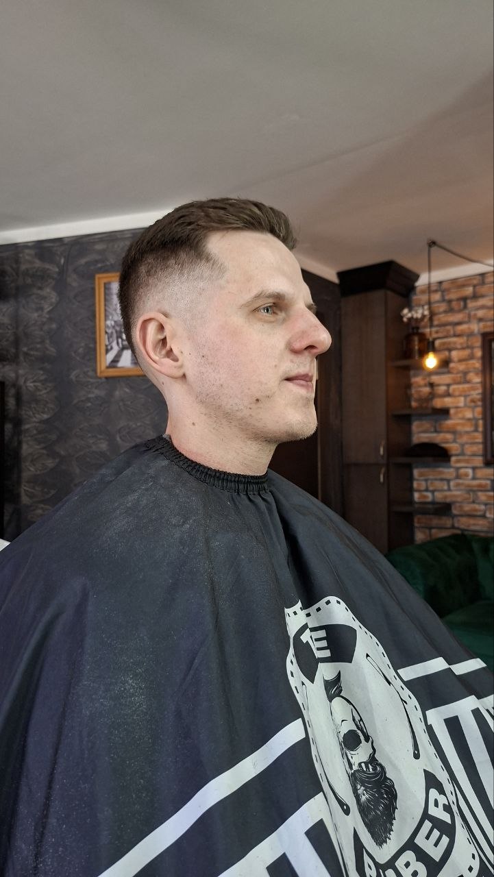 Клієнт після стрижки, профіль